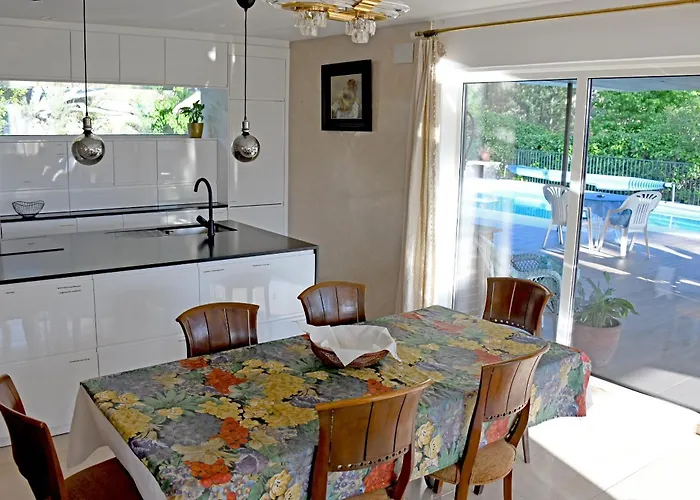 Afrikana 아레나스 데 산 페드로